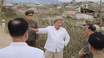 Ông Kim Jong-un sa thải quan chức vì lơ là chống bão