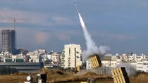 Hamas nã tên lửa sang Israel, phòng không Vòm sắt đánh chặn được 2/3 tên lửa