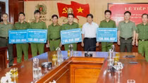 Báo CAND và Tập đoàn Quốc tế Phượng Hoàng ủng hộ Công an tỉnh Thừa Thiên Huế