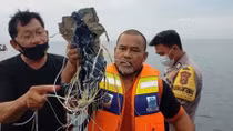Indonesia xác nhận máy bay Boeing rơi cùng 62 người, chưa tìm thấy ai sống sót