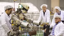 Robot Nga thay phi hành gia "lái" tàu vũ trụ lên trạm ISS