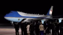 Sau nhà lãnh đạo Triều Tiên, Tổng thống Trump đã tới Singapore