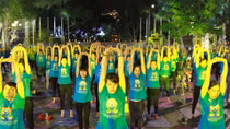 Hơn 1.000 người đồng diễn kỷ niệm Ngày quốc tế Yoga tại Hà Nội