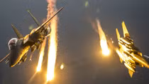 Tiêm kích F-15 dội bom phá nát căn cứ Mỹ ở Syria