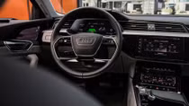 "Tuyệt tác" SUV điện E-Tron của Audi lần đầu lộ ảnh nội thất 