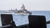 Iran điều tàu cao tốc đuổi tàu sân bay Mỹ