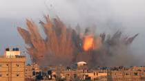 Khoảnh khắc căn cứ khủng bố ở Syria nổ tung sau đòn không kích của Nga