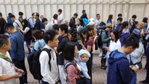 Người Hong Kong đi bầu cử đông kỷ lục giữa bất ổn chính trị