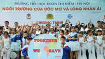 Học viên Cảnh sát môi trường hướng dẫn học sinh "tái sinh" rác thải nhựa