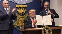 Tổng thống Trump quyết xây dựng quân đội Mỹ "mạnh chưa từng có"
