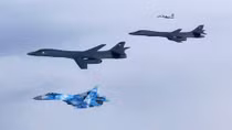 Tiêm kích Nga mang tên lửa săn đuổi oanh tạc cơ B-1B Mỹ trên Biển Đen