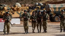 Bộ binh Thổ Nhĩ Kỳ vượt biên giới Syria, quyết tiêu diệt phiến quân thân Mỹ