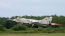 Siêu tiêm kích MiG-31 Nga đâm xuống rừng, bốc cháy dữ dội