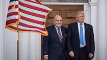Luật sư riêng giúp ông Trump kiện bầu cử nhập viện vì COVID-19
