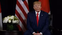Lại thêm quan chức tình báo Mỹ đứng ra tố ông Trump lạm quyền