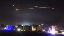 Israel công khai không kích thủ đô Syria