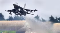 Tiêm kích F-16 Mỹ lao xuống đất ở Đức, chưa rõ tình trạng phi công