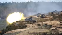 NATO đứng ngồi không yên vì Nga-Belarus rầm rộ tập trận