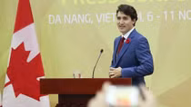 Các tình nguyện viên "phát cuồng" trước vẻ điển trai của Thủ tướng Canada