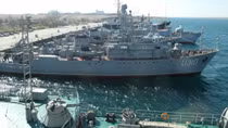 Nga tính trả Ukraine tàu chiến và máy bay cũ ở Crimea