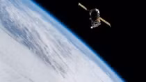 Mảnh vỡ tàu vũ trụ SpaceX bay sượt qua tàu vũ trụ Nga