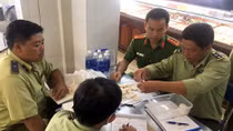 Phát hiện 2 tiệm vàng kinh doanh sản phẩm có dấu hiệu chế tác từ ngà voi