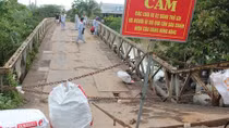 Xe tải 20 tấn làm sập cầu tải trọng 1 tấn