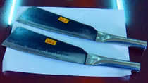 2 thanh niên mang dao đi giật dây chuyền của ông bà lão 