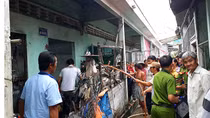 Cháy nhà trong khu dân cư, hàng trăm người hoảng loạn