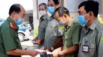 Trao 200 phần quà Tết đến người dân khó khăn, lực lượng BVDP, Công an xã