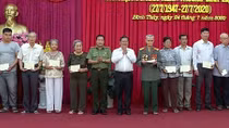 Giám đốc Công an TP Cần Thơ thăm, tặng quà gia đình chính sách