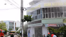 Cháy lớn cạnh trường học, hàng trăm học sinh náo loạn