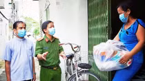 Thiết thực và ý nghĩa mô hình “Phiên chợ 0 đồng” của Công an TP Long Xuyên