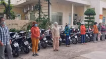 “Trốn dịch”, rủ nhau lên rừng lắc tài xỉu