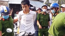 Khống chế 2 đối tượng dùng súng bắn đạn cao su cướp ngân hàng