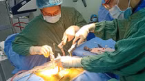Điều trị thành công cho bệnh nhân trượt cột sống mà không phải mổ hở