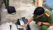 Nhóm nhân viên công ty mang mã tấu đi đòi nợ thuê