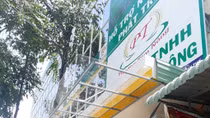 Chủ nhà nghỉ tự ý tháo dỡ, tiếp tục gây ảnh hưởng đến nhà hàng xóm