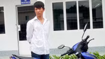 Trộm xe máy rồi đi đến nhà bạn gái chơi