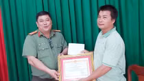 Dũng cảm giúp Công an bắt nghi can, một công dân Phú Quốc được khen thưởng