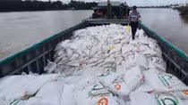  2 vợ chồng vận chuyển 100 tấn đường cát nhập lậu về Việt Nam