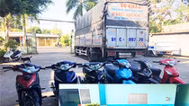 Phát hiện lô xe máy nghi là xe gian chở trên xe tải