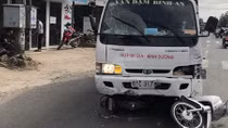 Tài xế ngủ gật, xe tải đâm nhiều học sinh bị thương