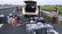 Bắt giữ hàng lậu lúc 3h sáng trên cao tốc