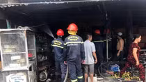 Cháy sạp trái cây gần chợ, hàng trăm tiểu thương hoảng hốt