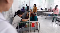 Hé lộ nguyên nhân vụ 400 học sinh nhập viện sau khi uống sữa miễn phí