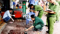 Đi ăn cùng bạn gái, dùng vỏ chai bia đâm chết người