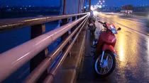 Nghi vấn một phụ nữ nhảy cầu Cần Thơ tự tử trong cơn mưa