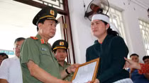 Thăng cấp bậc hàm từ Đại úy lên Thiếu tá cho đồng chí Nguyễn Thanh Hải