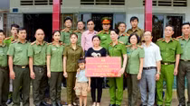 Hỗ trợ 2 Công an xã bị thương vong trong lúc làm nhiệm vụ